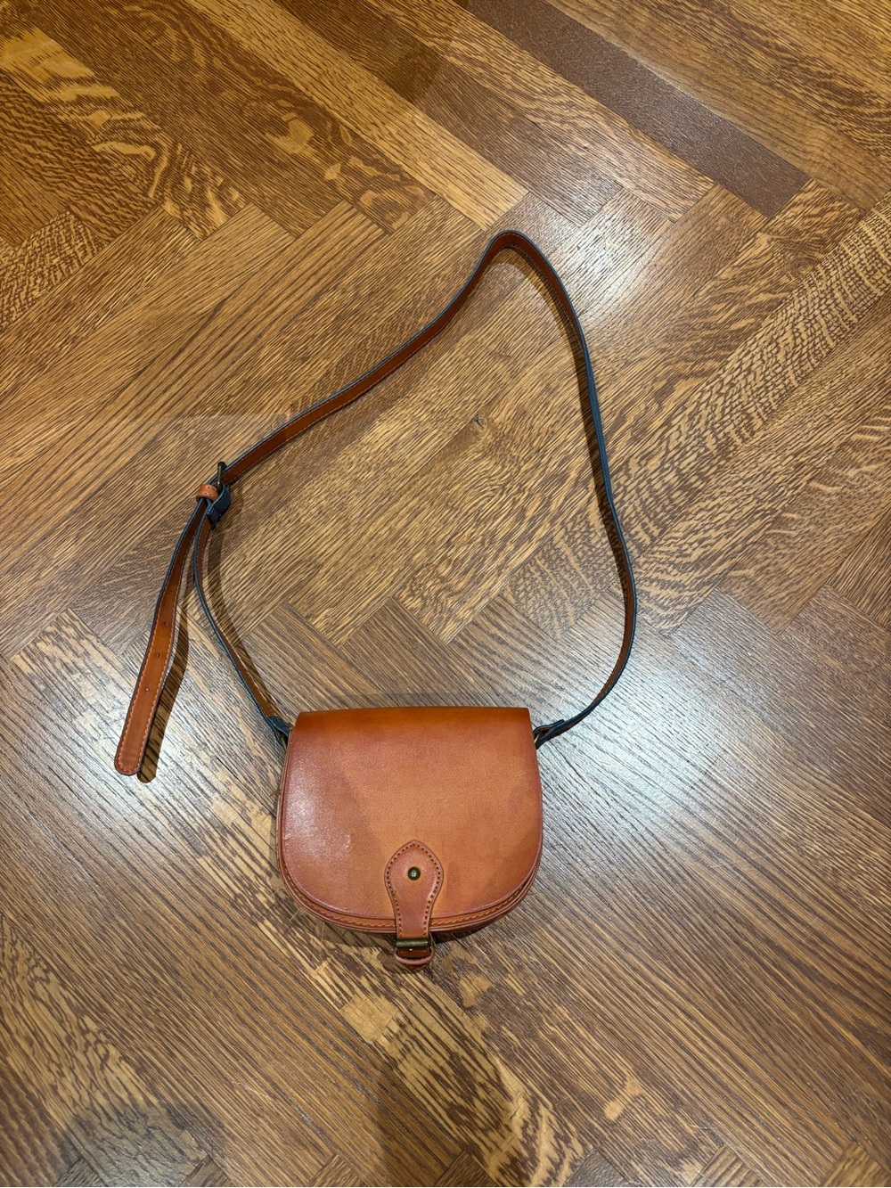 Classic Tan Leather Crossbody Saddle Bag